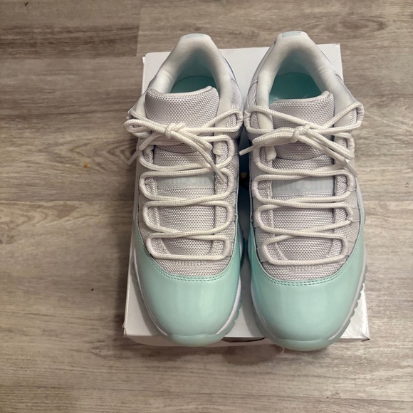 Shoes - Picture 1 of 1